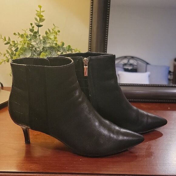 WHBM Elegant Black Ankle Boots SZ 9 - Picture 1 of 6